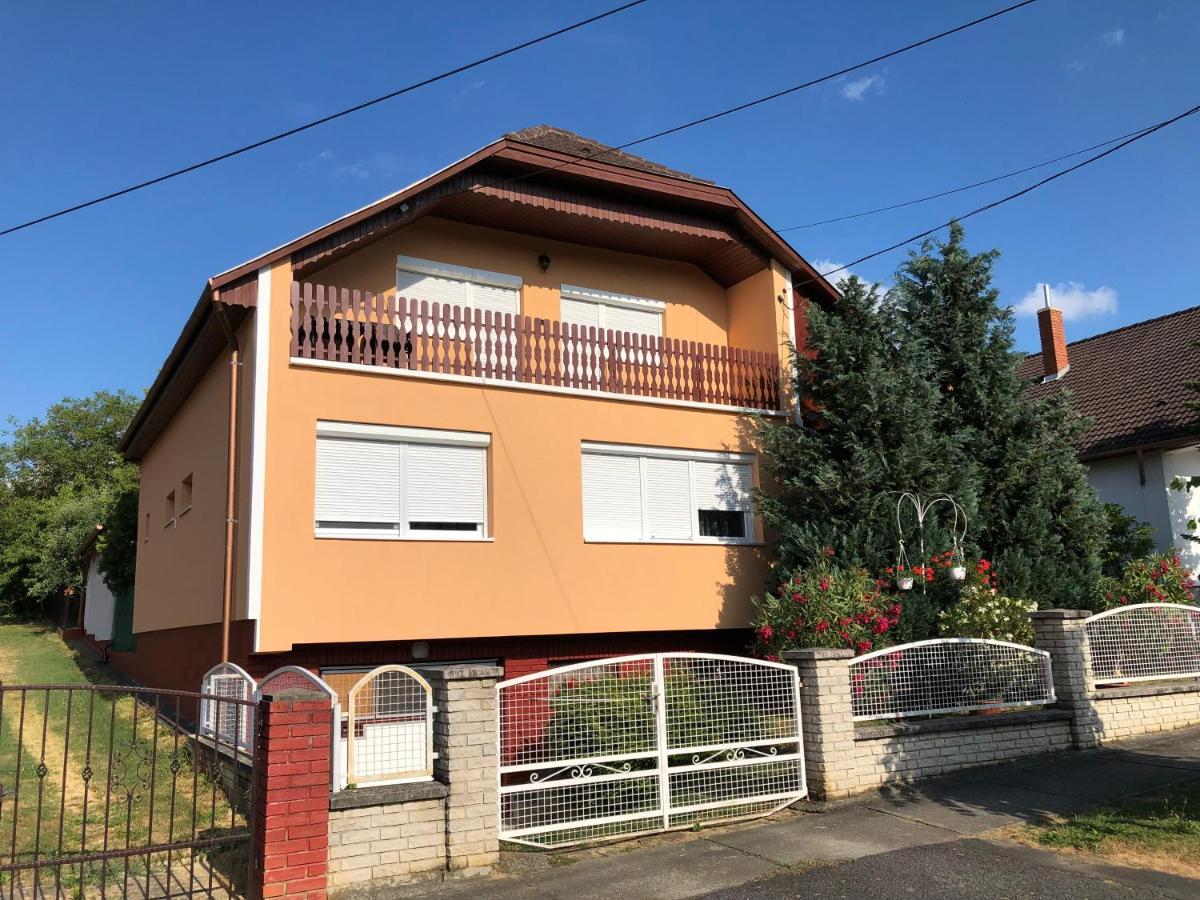 Zsuzsi Apartman Залакарош Экстерьер фото